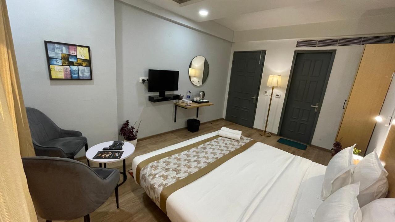 Saltstayz Express -Medicity Near Medanta Hospital Gurgaon Exterior foto